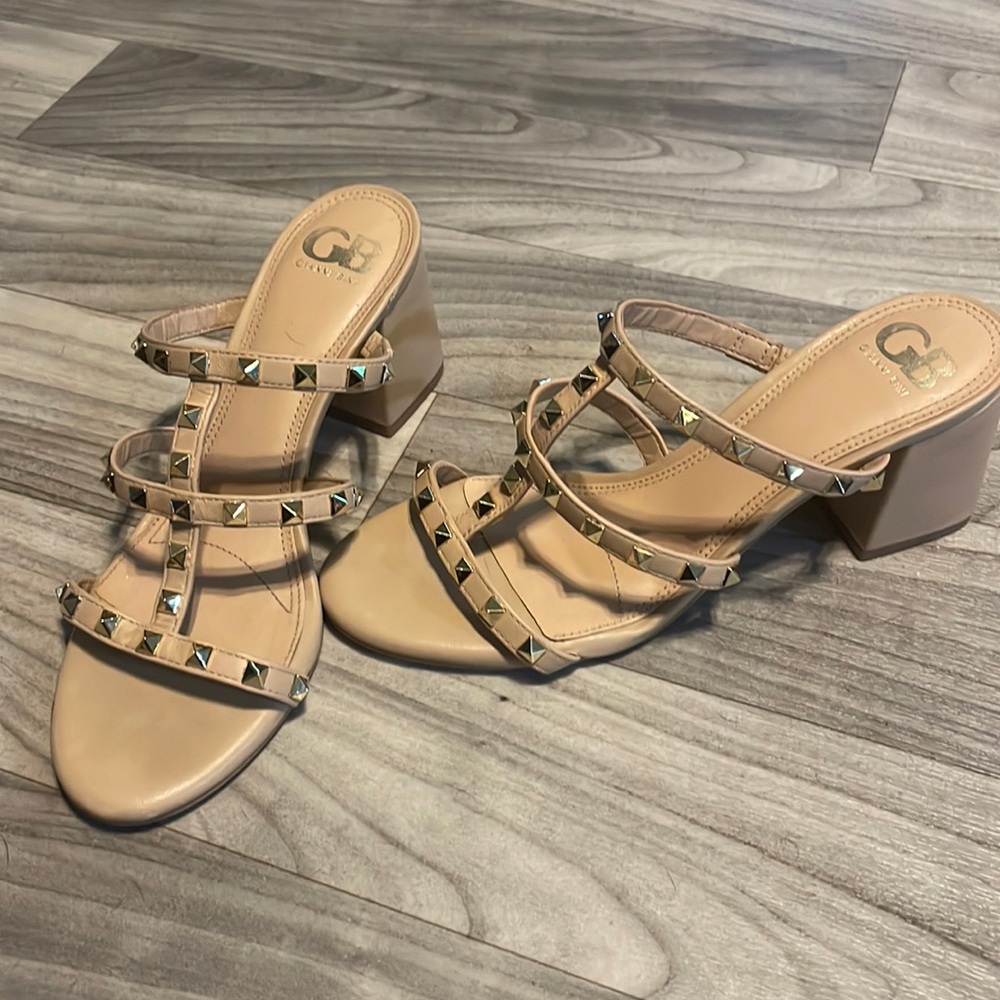 Women’s nude heels